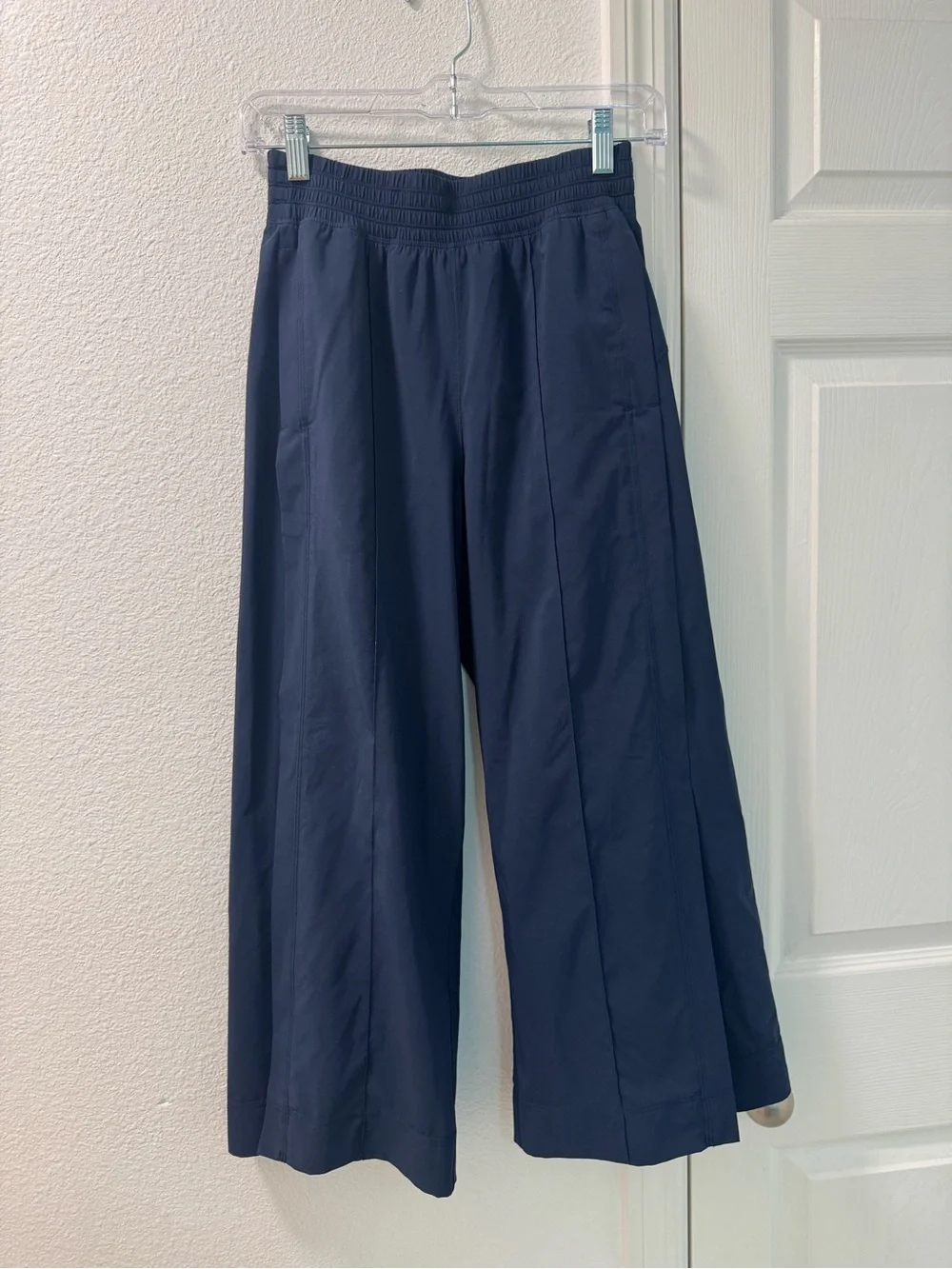 Lululemon Wanderer Culottes size 4 wide leg navy blue